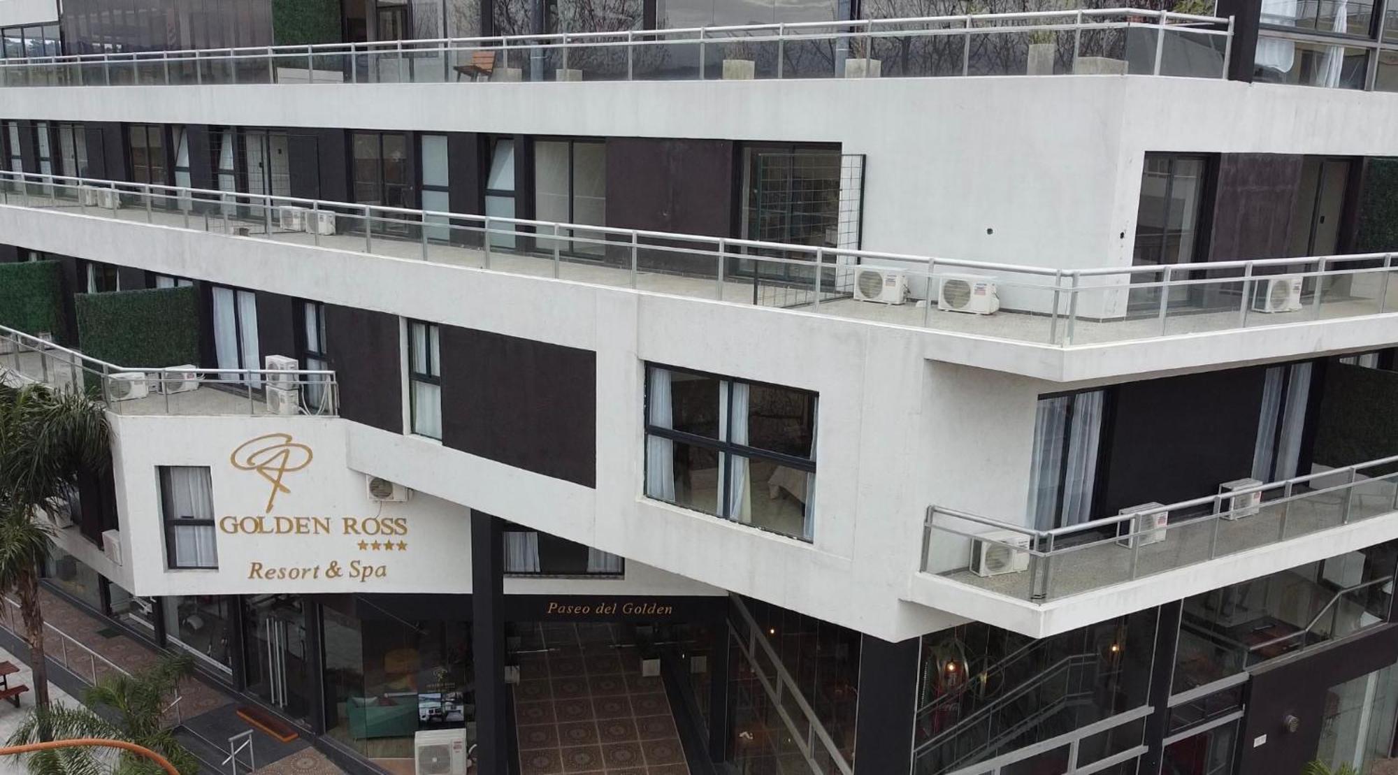 维拉卡洛斯帕兹 Golden Ross酒店 外观 照片